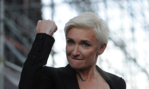 Арбенина на концерте вступила в конфликт с охранниками